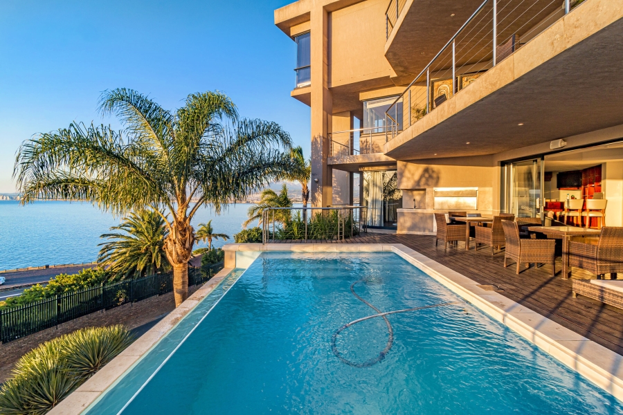 To Let 4 Bedroom Property for Rent in Mountainside Western Cape